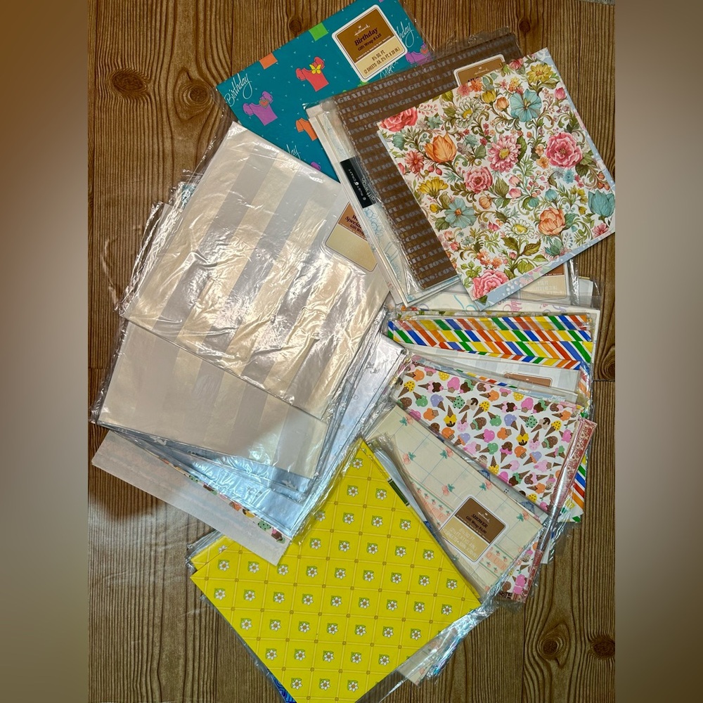 70’s gift wrap sealed 25 random mixed lot - Picture 2 of 4